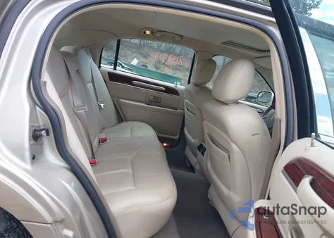 2005 Lincoln Town Car Signature Limited z USA, uszkodzony, nr VIN 1LNHM82W55Y600234